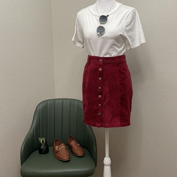 Mini Ribbed Burgundy Skirt - Picture 4 of 9